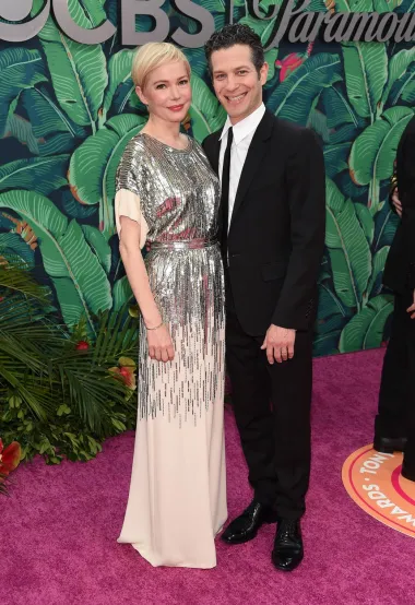 Michelle Williams došla je podržati svog supruga u bež srebrnoj haljini i bila je jedna od najbolje odjevenih 