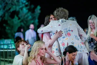 Festival je trajao tri dana, a otvoren je u petak izvedbom „Mise Mediterana Tončija Huljića koju je skladao i izveo s kćeri Hanom. Tonči je oduševljeno zagrlio Ninu Badrić