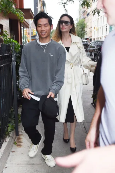 Dugo je nismo vidjeli: Angelina s djecom prošetala New Yorkom