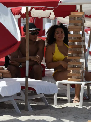 Kylian Mbappé uživa na odmoru, a paparazzi su ga uhvatili u neobičnom izdanju