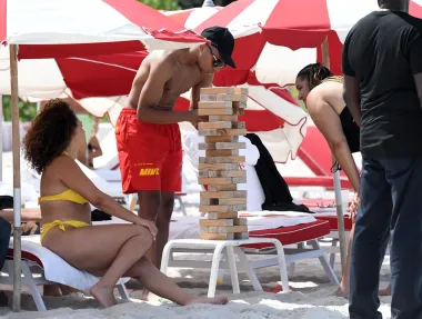 Kylian Mbappé uživa na odmoru, a paparazzi su ga uhvatili u neobičnom izdanju