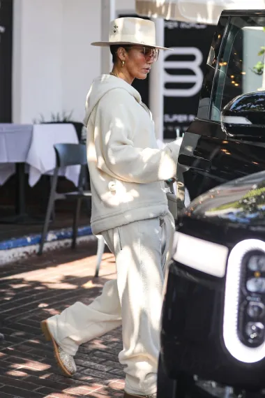 Top ili flop? Najnoviji outfit J Lo podijelio je javnost