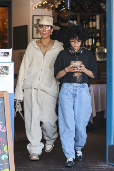 Top ili flop? Najnoviji outfit J Lo podijelio je javnost