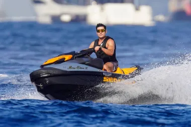 Zac Efron naporno je vježbao cijele godine i sada to ponosno pokazuje