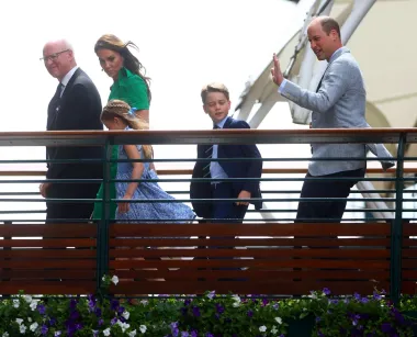 Kate i princ William nikada nisu skrivali koliko vole tenis. Ovaj put poveli su i svoje dvoje djece. Nedostajo je tek maleni princ Louis koji obično &apos;zabavlja&apos; publiku svojim reakcijama i grimasama. 