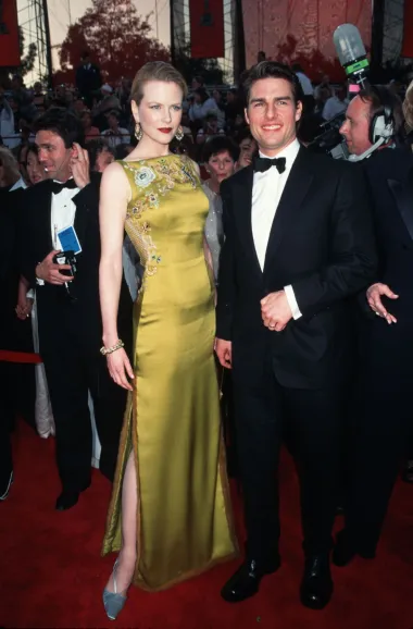 Davne 1997. godine, poznata australska glumica i oskarovka Nicole Kidman na dodjeli Oscara pojavila se u elegantnoj zelenoj haljini s potpisom Johna Galliana koja je tada podijelila modne kritičare. No danas, mnogi modni stručnjaci smatraju kako je Nicole Kidman svojom haljinom promijenila pravila odijevanja na crvenom tepihu. 