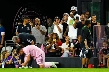 Kim i Serena budno su pratile i snimale atmosferu na stadionu 
