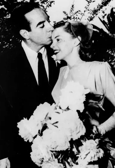 Nakon što joj je prvi brak propao, slavna glumica Judy Garland vjenčala se s Vinceteom Minnellijem, 1945. godine. Zvijezda filma &apos;Čarobnjak iz Oza&apos; sa slavnim je redateljem imala jednu kćer, Lizu Minnelli. Par se razveo 1951. godine.