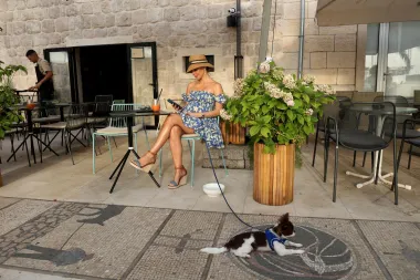 Trudna Fani Stipković odmara na Korčuli