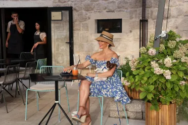 Trudna Fani Stipković odmara na Korčuli