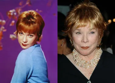Shirley MacLaine je danas poznata holivudska zvijezda, a njezina prva uloga bila je ona u crnoj komediji &apos;Nevolje s Harryjem&apos; redatelja Alfreda Hitchcocka iz davne 1955. godine. Prije nego je počela glumiti u filmovima, gradila je pjevačku i plesačku karijeru u kazalištu. Ova iznimno talentirana glumica nekoliko je puta bila nominirana za Oscara, a osvojila je i šest Zlatnih globusa. No, današnje generacije uglavnom je pamte kao zreliju glumicu i rijetko tko zna kako je Shirley izgledala kada je bila tek na početku svoje bogate filmske karijere.
