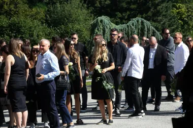 Prevelika tuga: Prijatelji i obitelji na Mirogoju su se oprostili od Marka Babića