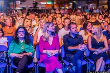 Spektakl za Olivera: Naša glazbena diva iznenadila je sve novim stylingom