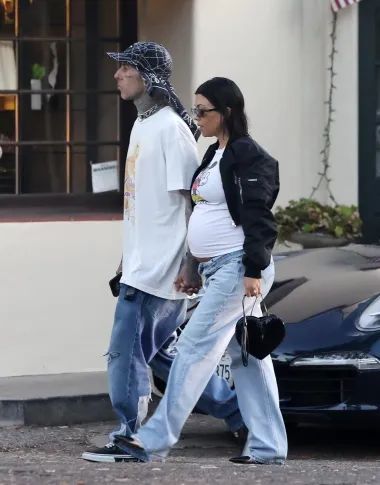 Kourtney Kardashian ponosno pokazuje svoj trudnički sjaj, a oduševila nas je njezina torbica