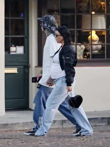 Kourtney Kardashian ponosno pokazuje svoj trudnički sjaj, a oduševila nas je njezina torbica