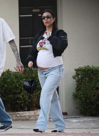 Kourtney Kardashian ponosno pokazuje svoj trudnički sjaj, a oduševila nas je njezina torbica