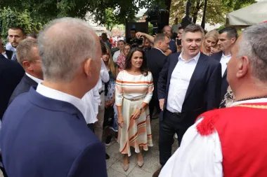 Koja dama je izabrala bolji outfit za Sinjsku alku - Sanja Musić Milanović ili Katalin Novák?