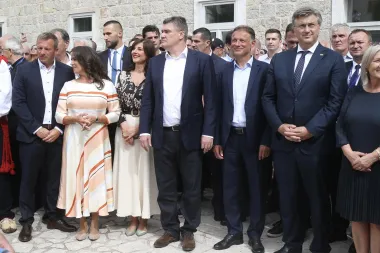 Koja dama je izabrala bolji outfit za Sinjsku alku - Sanja Musić Milanović ili Katalin Novák?