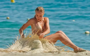 Talijanska princeza na plažu 'isfurala' najveći šešir koji smo ikad vidjeli