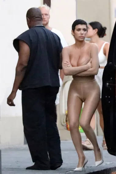 A što su slavne face radile za vikend? Kanye teturao bos u Italiji, a Beckhamovi uživali u Hrvatskoj