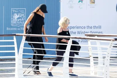 Bradley Cooper, njegova mama i Irina zajedno došli u Veneciju, a Kanye opet šokira svojim ponašanjem