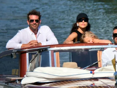 Bradley Cooper, njegova mama i Irina zajedno došli u Veneciju, a Kanye opet šokira svojim ponašanjem