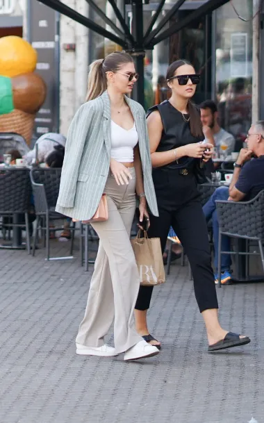 Iako je listopad, sunčano i toplo vrijeme 'izmamilo' je mnoge na zagrebačku špicu