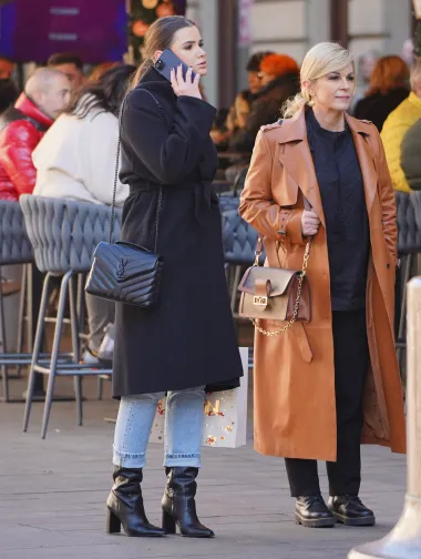 Kolinda je zasjala u smeđem kožnom kaputu, špica je u subotu bila poput modne piste