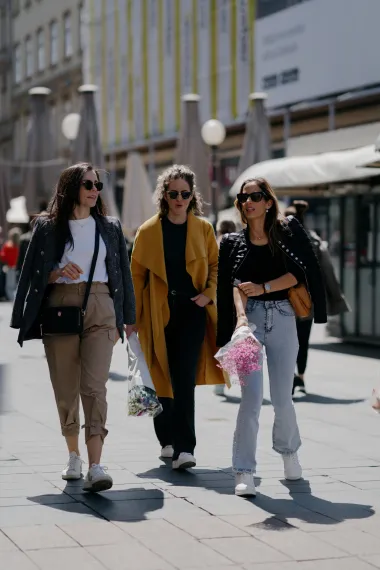 Zagrebačka špica: Sunčane naočale, poznata lica i outfiti za čistu peticu