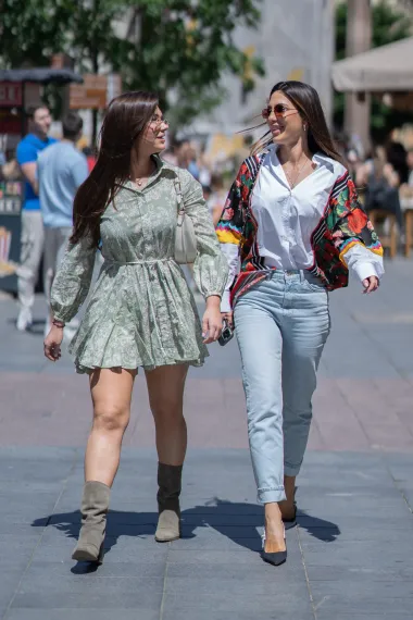Zagrebačka špica i haljine: Ovako Zagrepčanke kombiniraju različite modele ljetnih haljina