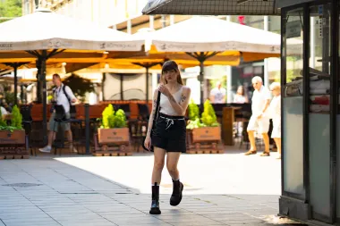 Zagrebačka špica: Za vrelu subotu Zagrepčanke su odabrale haljine, boje i topove