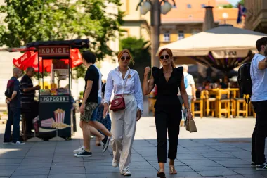 Zagrebačka špica: Za vrelu subotu Zagrepčanke su odabrale haljine, boje i topove
