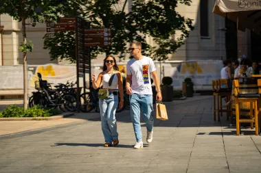 Zagrebačka špica: Za vrelu subotu Zagrepčanke su odabrale haljine, boje i topove