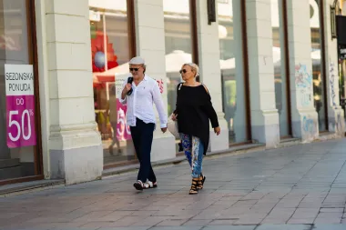 Zagrebačka špica: Za vrelu subotu Zagrepčanke su odabrale haljine, boje i topove
