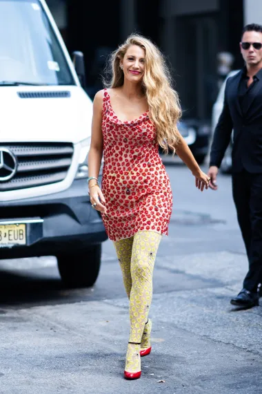 Blake Lively u Versace kreaciji također u New Yorku.