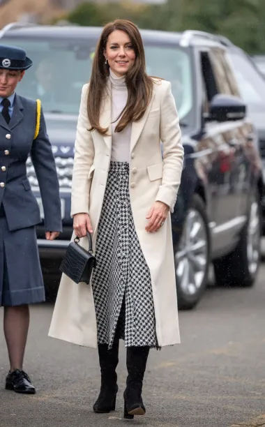 Modna inspiracija: Kate Middleton i njezina kolekcija elegantnih torbica