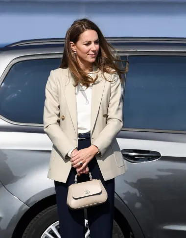 Modna inspiracija: Kate Middleton i njezina kolekcija elegantnih torbica
