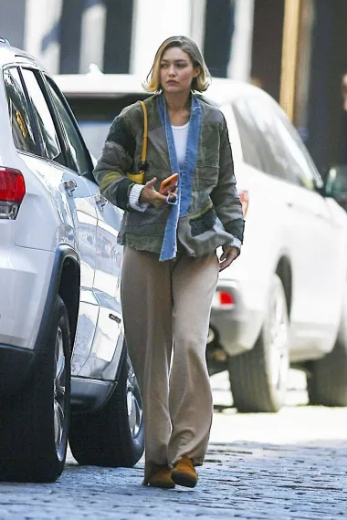 Američki supermodel Gigi Hadid i u dnevnim kombinacijama izgleda sjajno, ležerno i stylish.