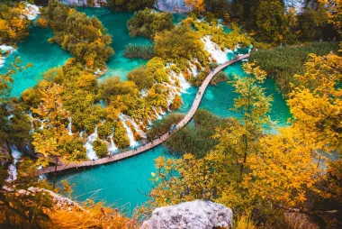 Jesenska čarolija na Plitvičkim jezerima odmara dušu