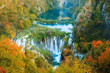 Jesenska čarolija na Plitvičkim jezerima odmara dušu