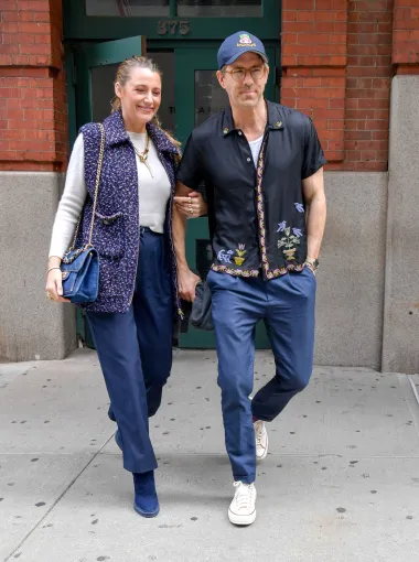 Blake Lively zna kako savršeno nositi traperice, veste i Chanelove torbice