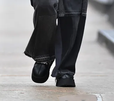 Blake Lively zna kako savršeno nositi traperice, veste i Chanelove torbice
