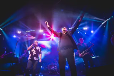 Jedan od vrhunaca koncerta zasigurno je bila moćna interpretacija &quot;Zar više nema nas&quot; Nene Belana i Lea Rumore koji su potom rasplesali okupljene u Laubi legendarnom &quot;Zamisli život u ritmu muzike za ples&quot;.