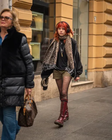 Zagrebačka špica u 67 fotografija: Elegantne dame, psići i zagasiti outfiti