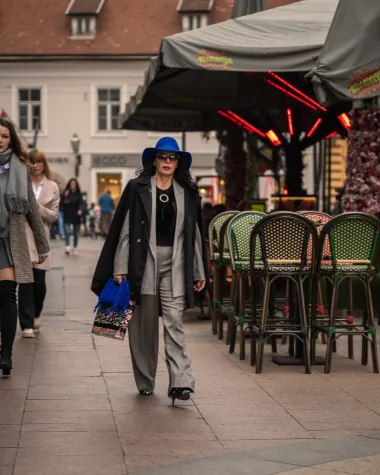Zagrebačka špica u 67 fotografija: Elegantne dame, psići i zagasiti outfiti