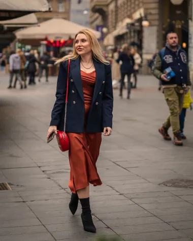 Zagrebačka špica u 67 fotografija: Elegantne dame, psići i zagasiti outfiti
