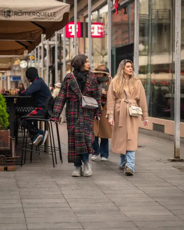 Zagrebačka špica u 67 fotografija: Elegantne dame, psići i zagasiti outfiti