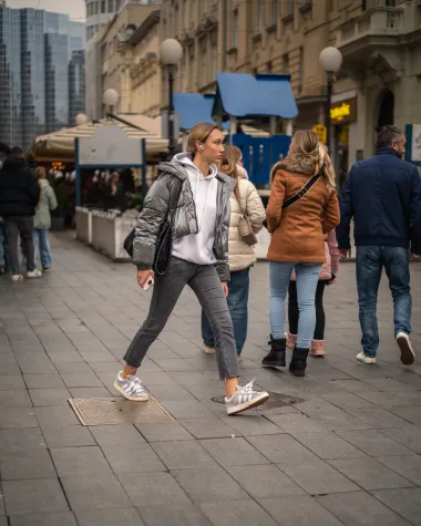 Zagrebačka špica u 67 fotografija: Elegantne dame, psići i zagasiti outfiti