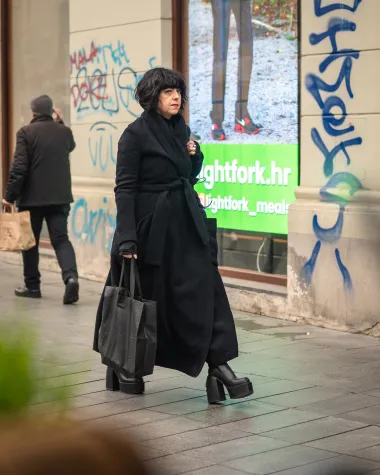 Zagrebačka špica u 67 fotografija: Elegantne dame, psići i zagasiti outfiti