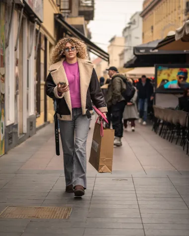 Zagrebačka špica u 67 fotografija: Elegantne dame, psići i zagasiti outfiti